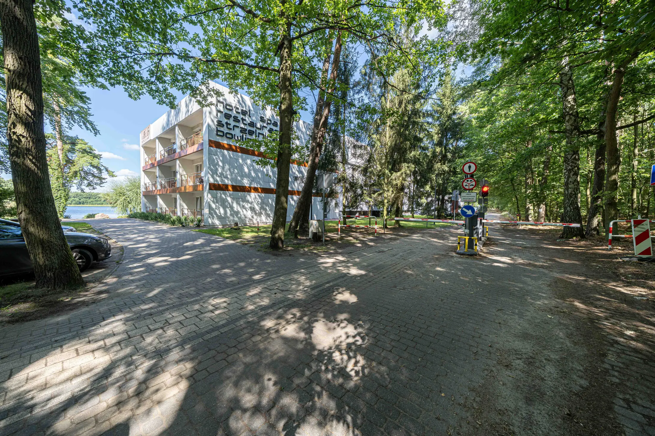 Hotel Biały wśród zieleni